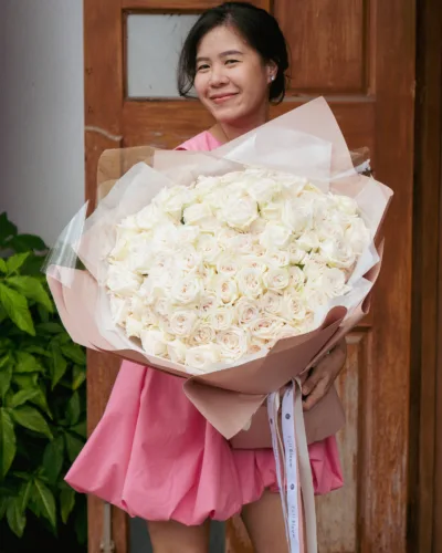 Envy None - Undeniably Grand White Roses Bouquet