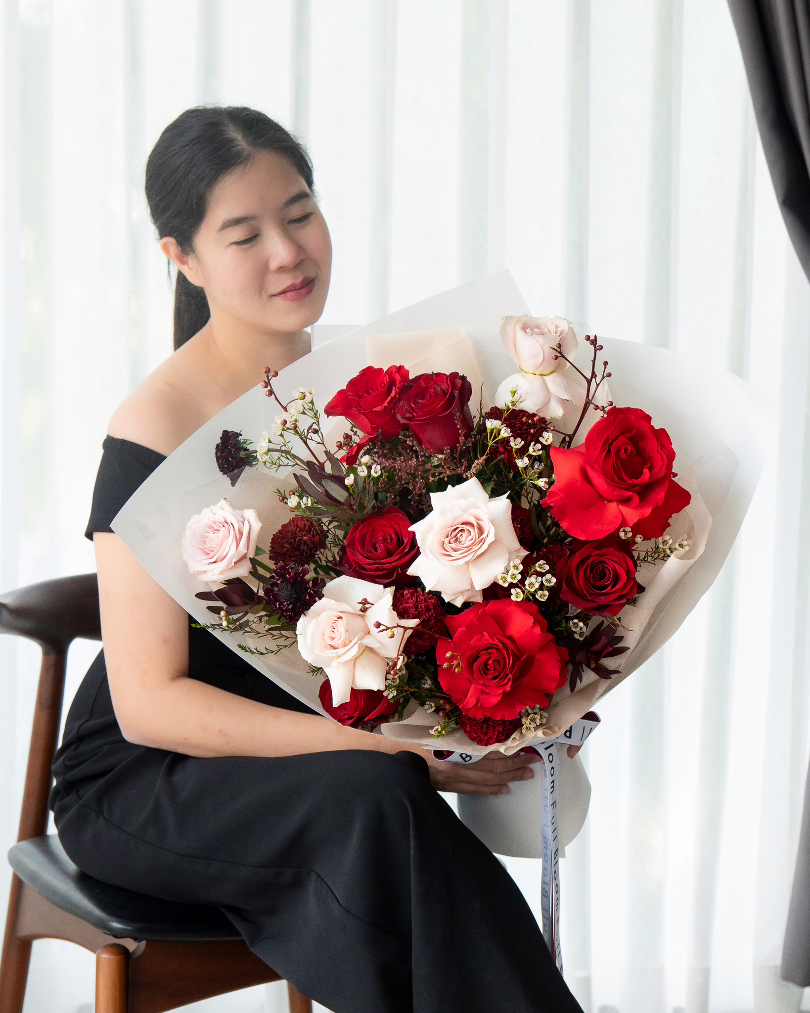 Rosé Affair - Charmed Rose Bouquet - Image 3